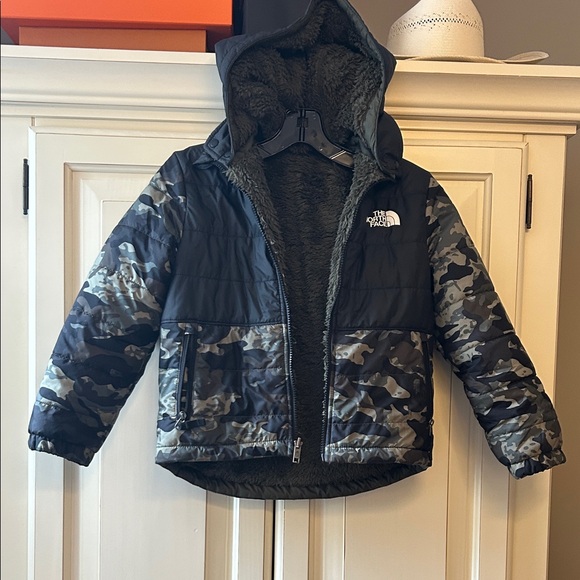 The North Face Black and green camo reversible jacket size small 7/8 - Picture 1 of 5